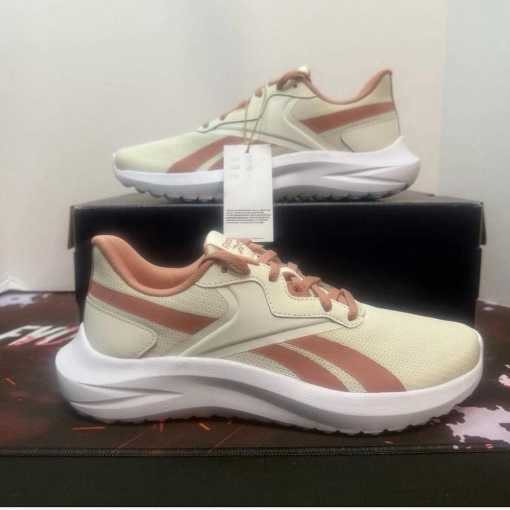 NWB Reebok Women's Energen Lux  Chalk/Clay/Pink Running Shoes  SIZE 7